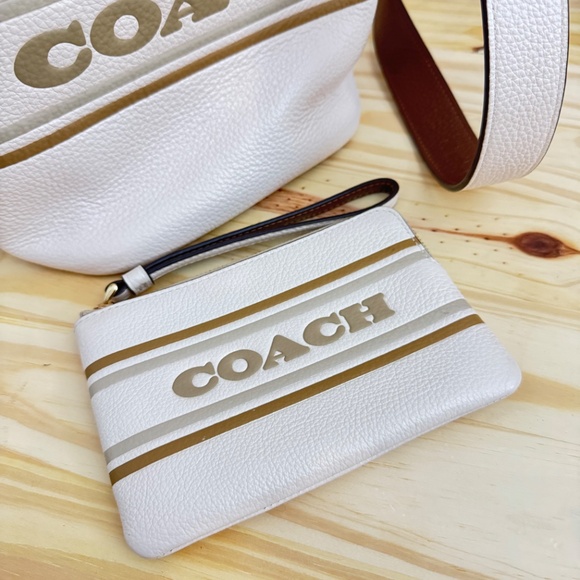 Coach Logan duffle bag and matching wristlet - Picture 1 of 5